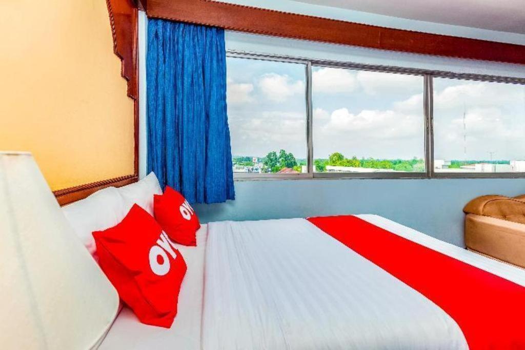 Oyo 441 Grand Thara Hotel Surat Thani Luaran gambar