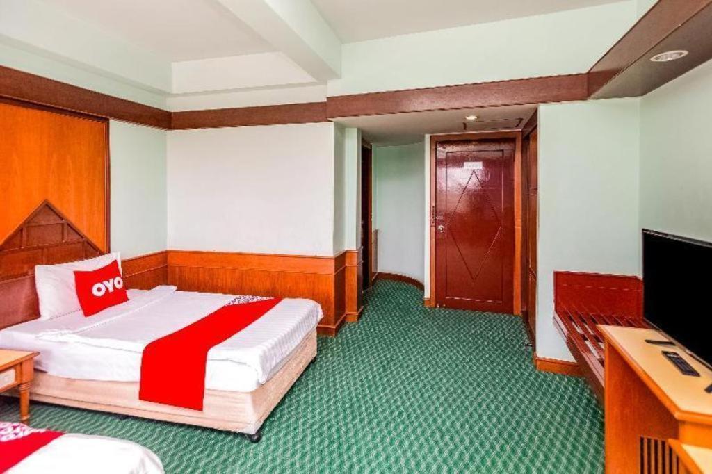 Oyo 441 Grand Thara Hotel Surat Thani Luaran gambar