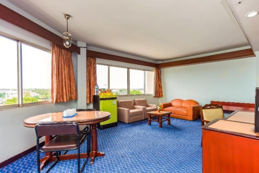 Oyo 441 Grand Thara Hotel Surat Thani Luaran gambar