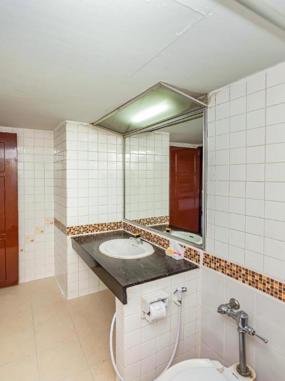 Oyo 441 Grand Thara Hotel Surat Thani Luaran gambar