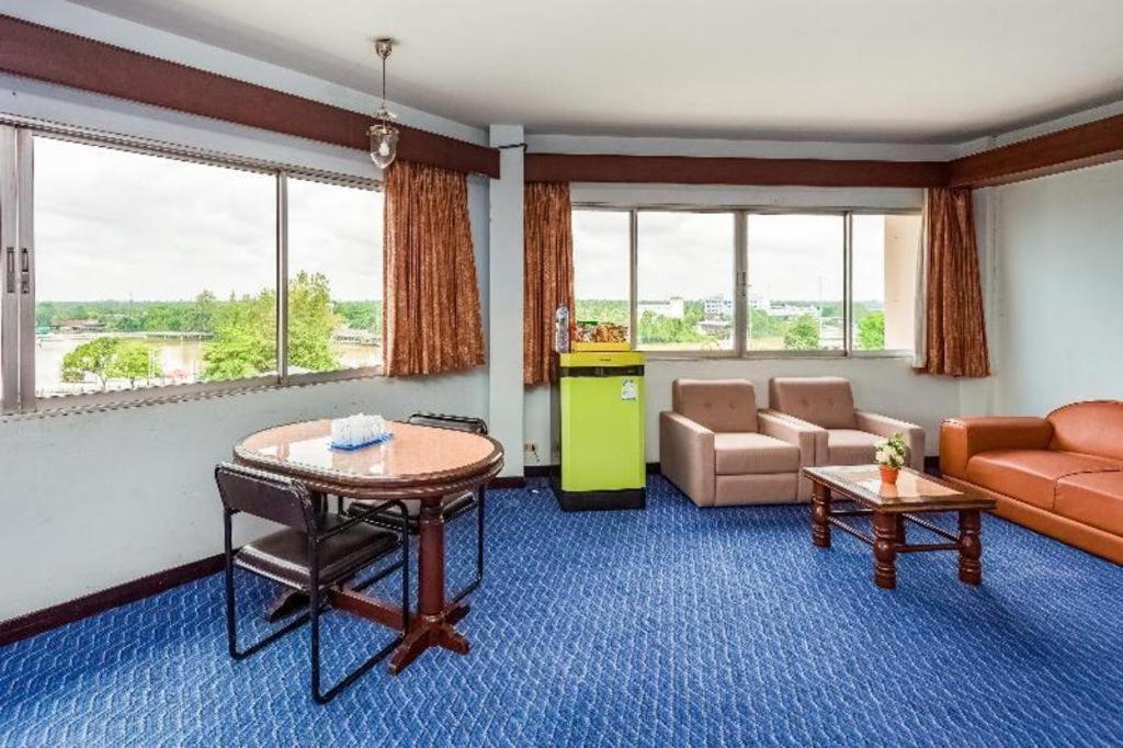 Oyo 441 Grand Thara Hotel Surat Thani Luaran gambar
