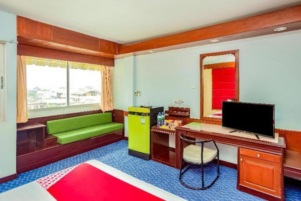 Oyo 441 Grand Thara Hotel Surat Thani Luaran gambar