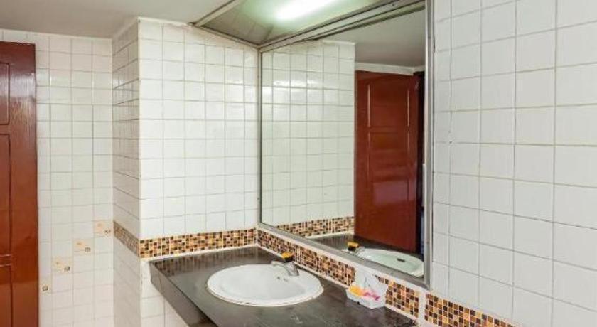 Oyo 441 Grand Thara Hotel Surat Thani Luaran gambar