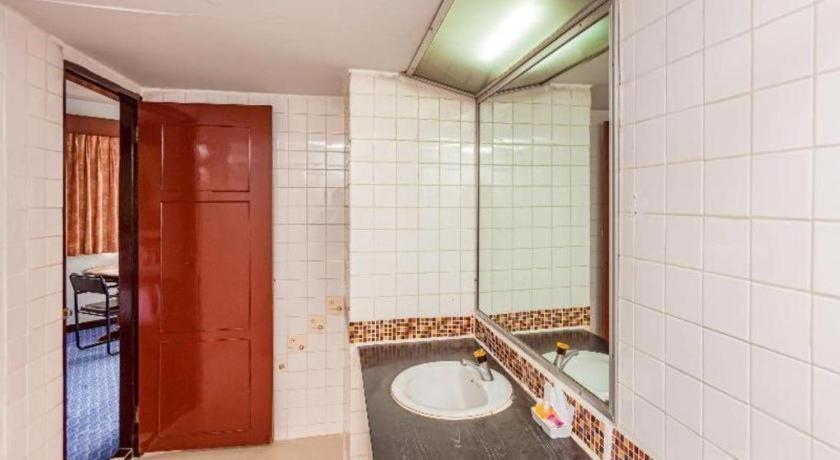 Oyo 441 Grand Thara Hotel Surat Thani Luaran gambar