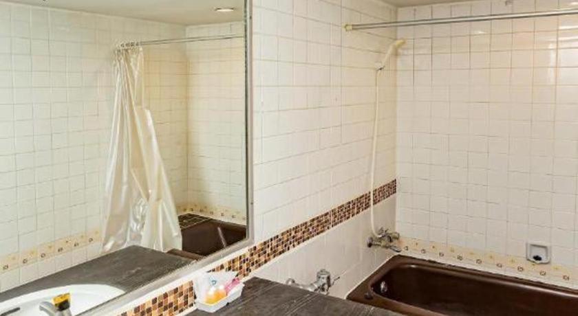 Oyo 441 Grand Thara Hotel Surat Thani Luaran gambar